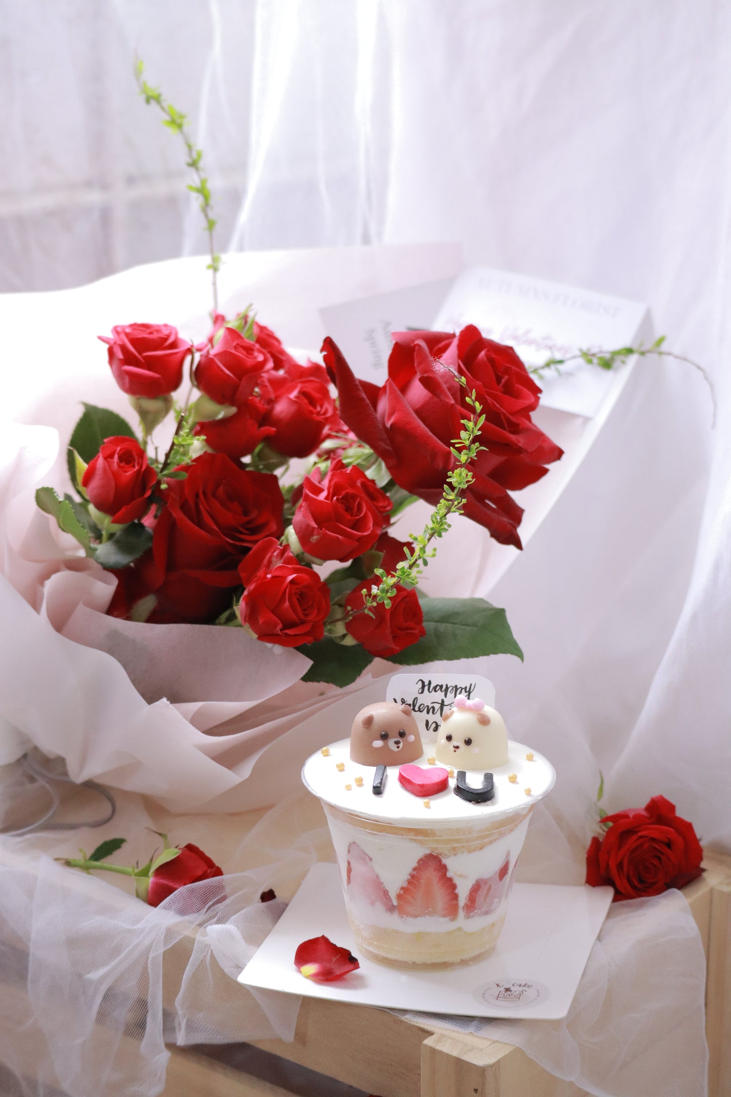 Red Royal Mixed Rose Bouquet