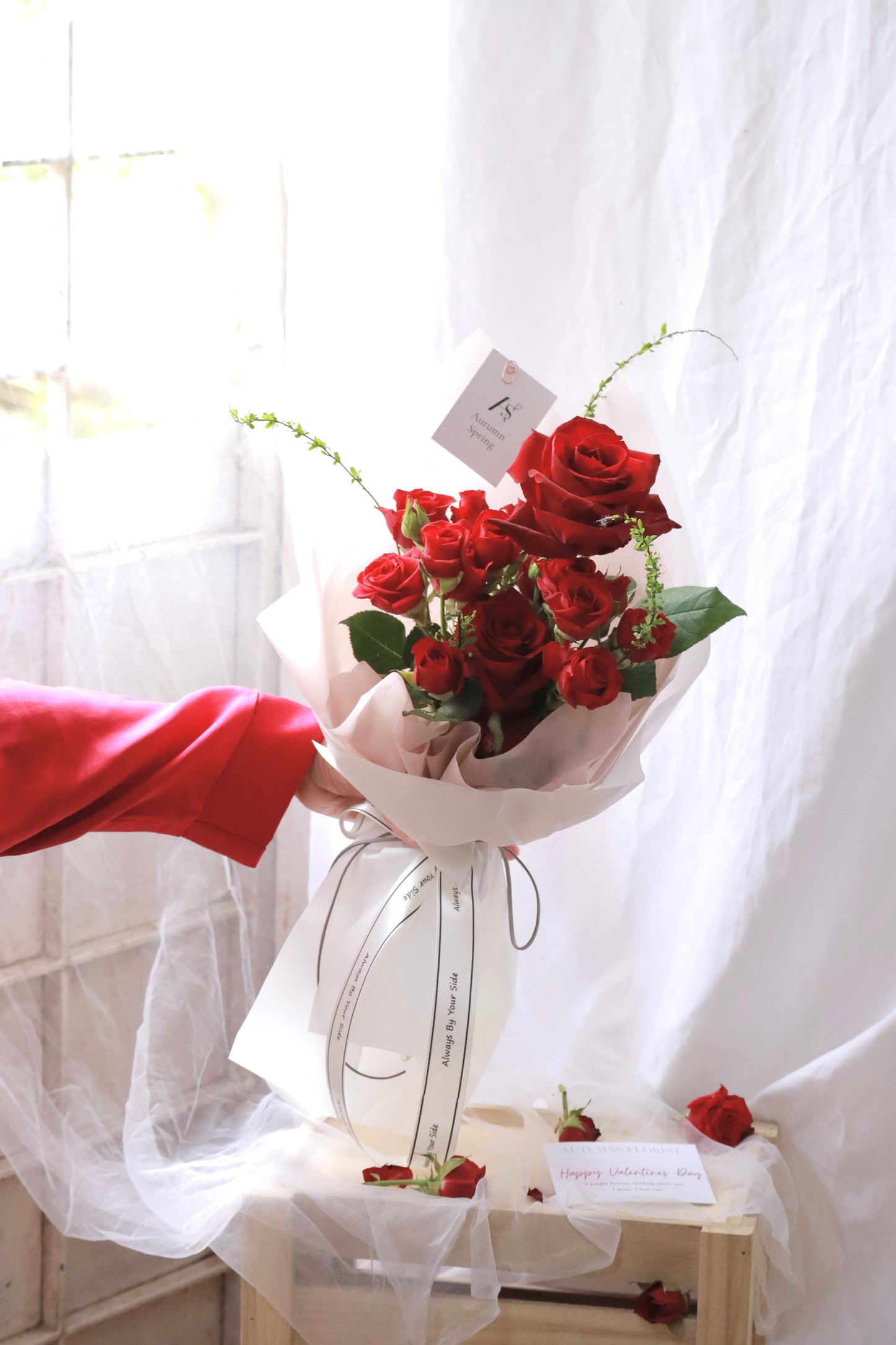 Red Royal Mixed Rose Bouquet