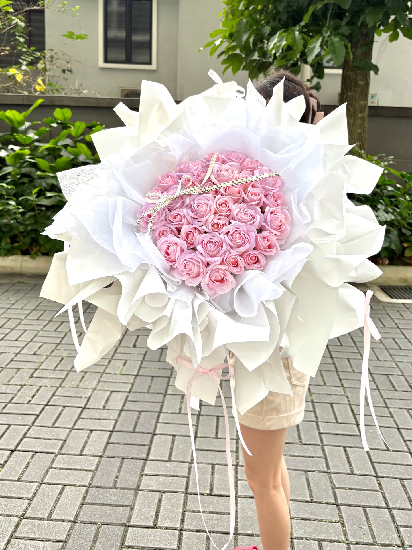 Everlasting Grace 33 stalks pink soap roses