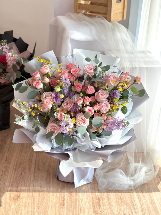 Fantasy XL size Mixed Flower Bouquet