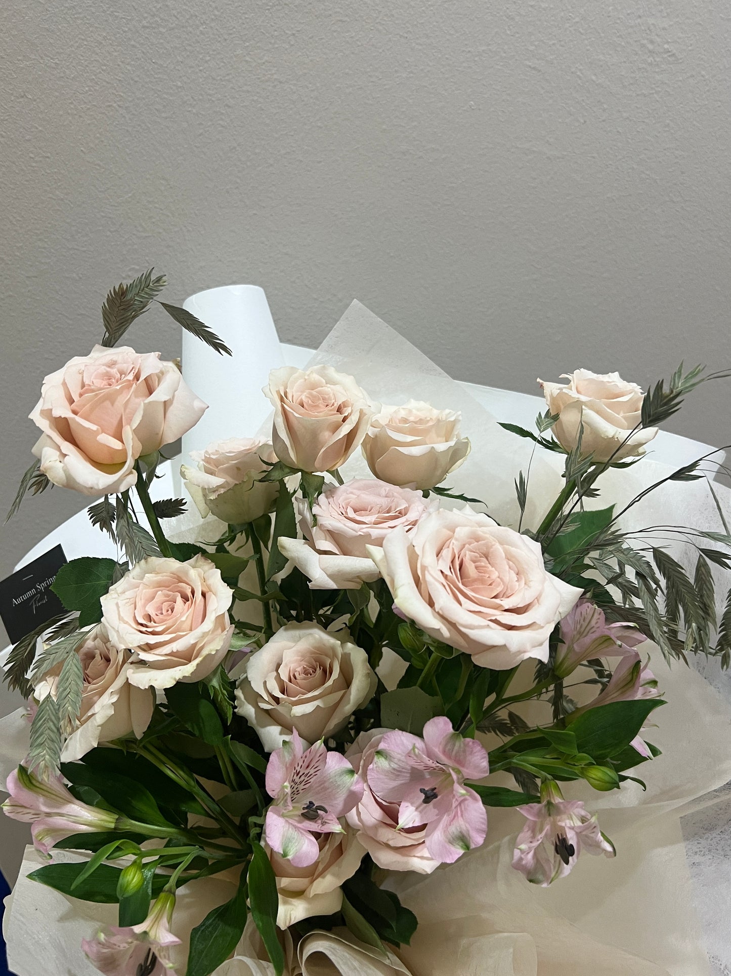 Evelyn Quicksand Roses Mixed Bouquet