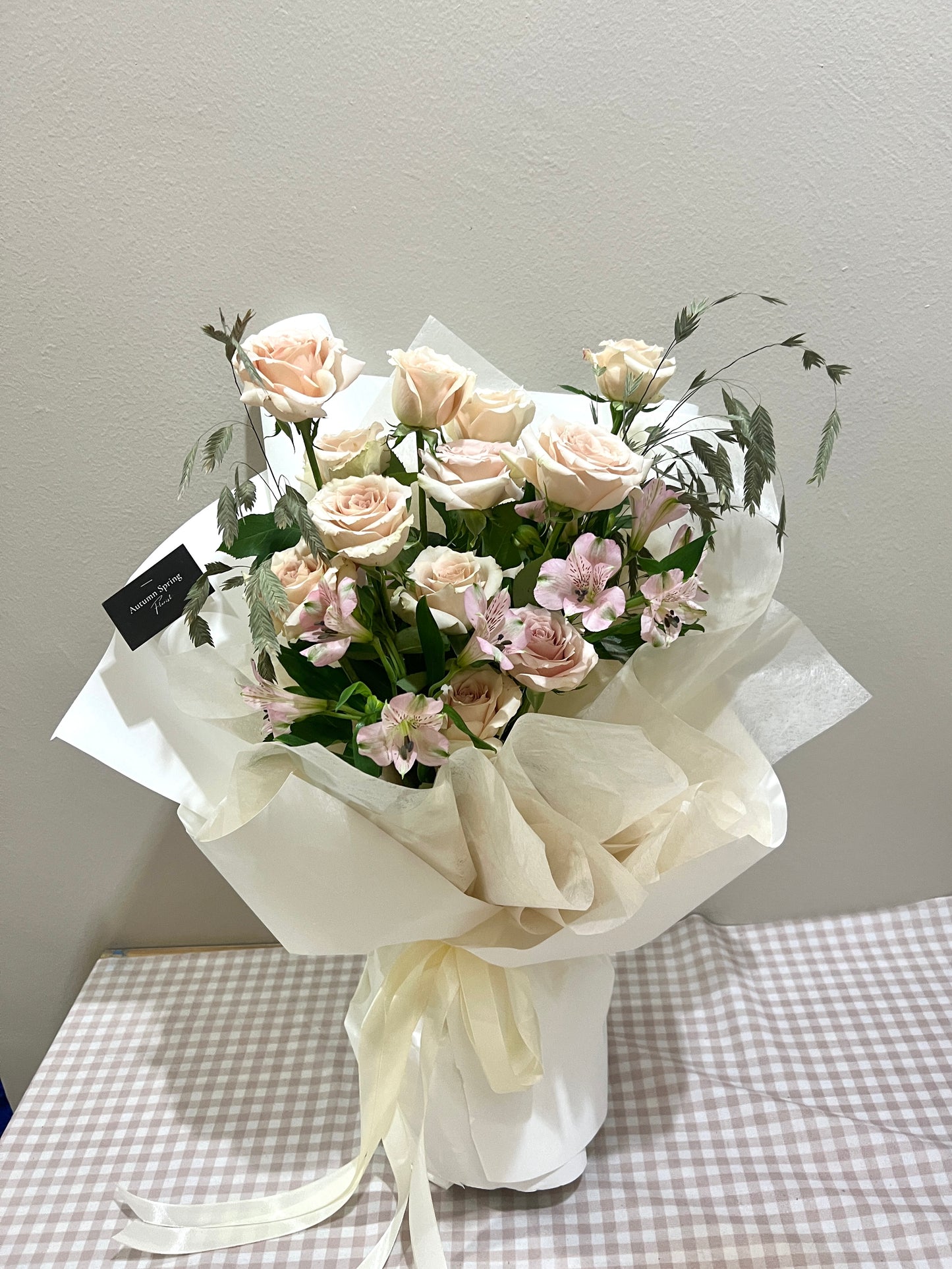 Evelyn Quicksand Roses Mixed Bouquet