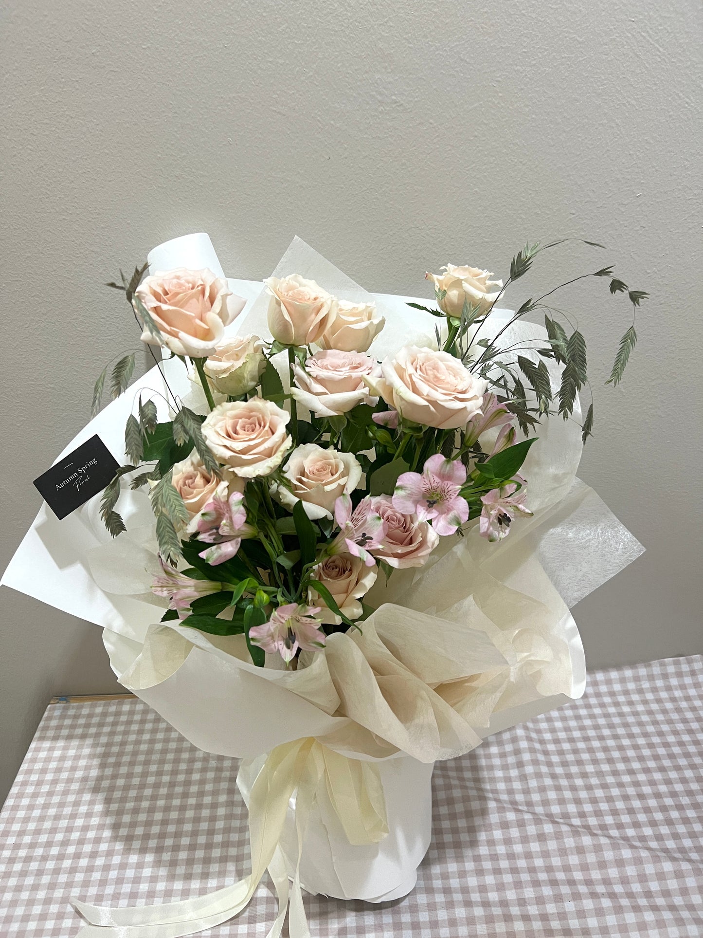 Evelyn Quicksand Roses Mixed Bouquet