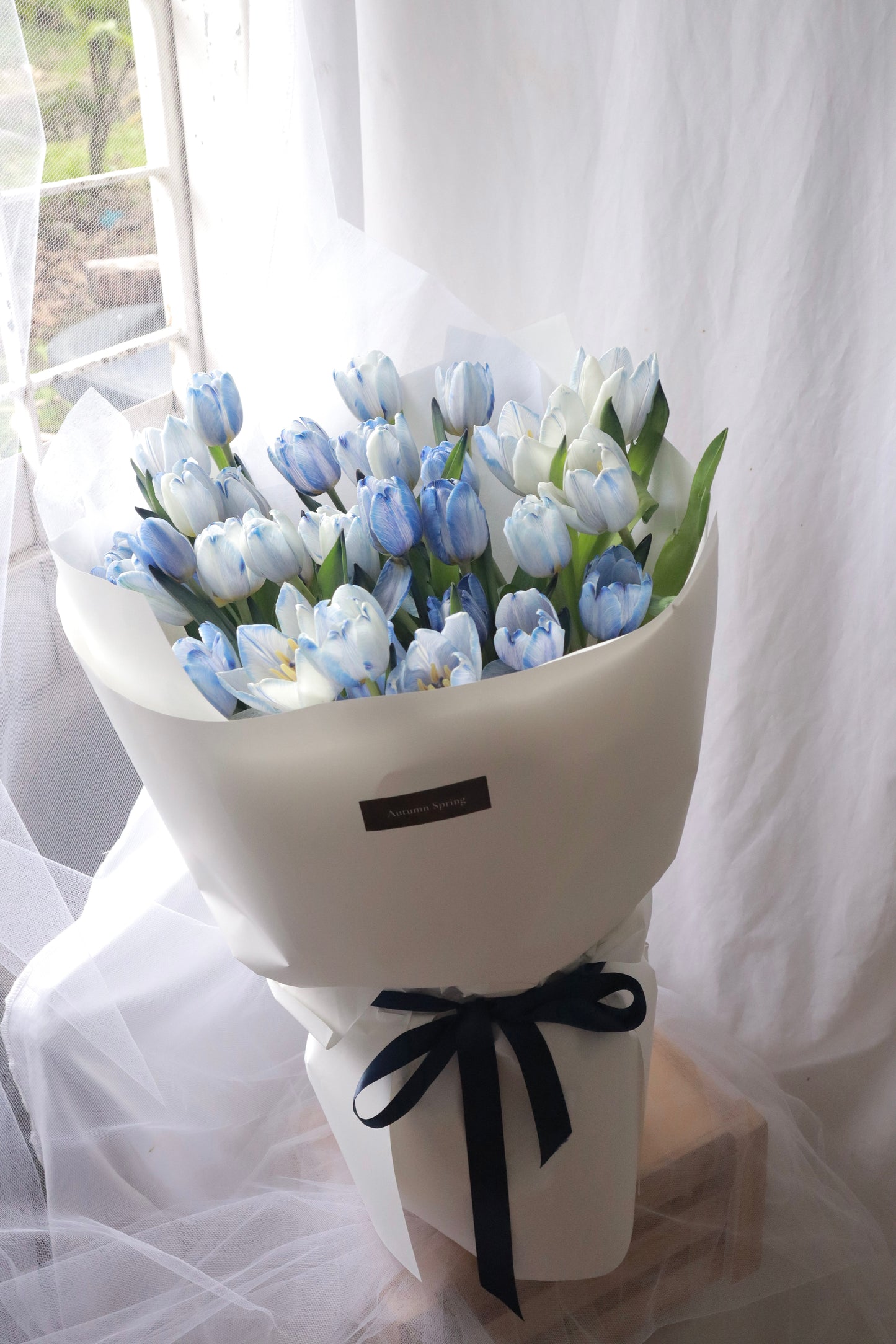 33 Pigment Blue Dyed Tulip Bouquet