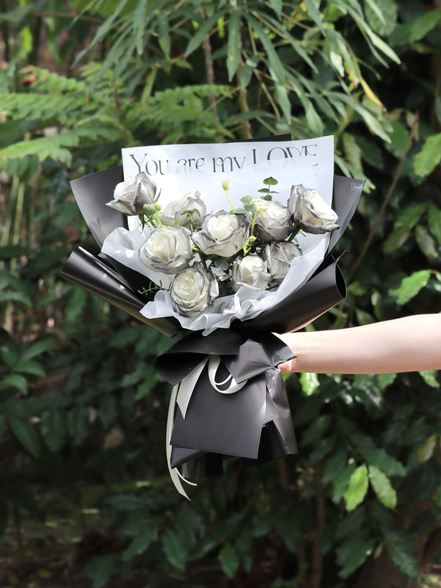 Benjamin Black Rose Bouquet