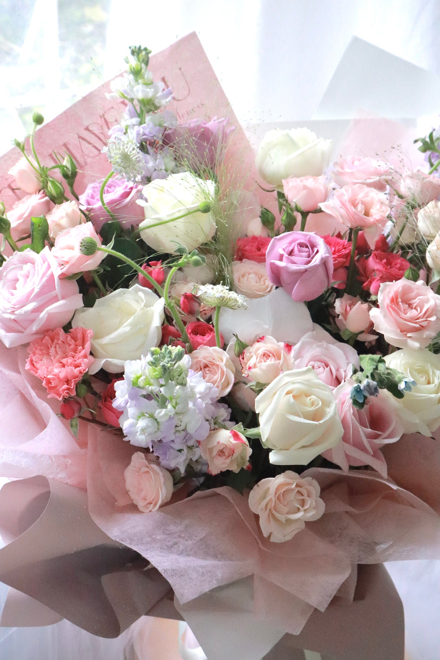 Ladyboss roses mixed flower Bouquets