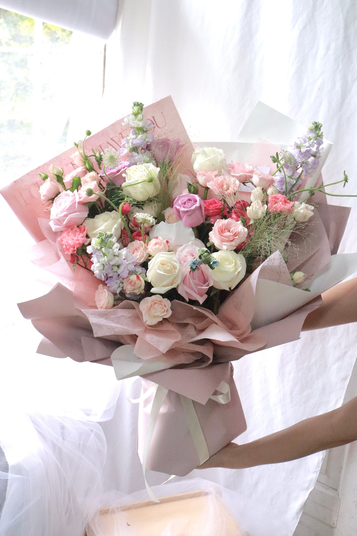 Ladyboss roses mixed flower Bouquets