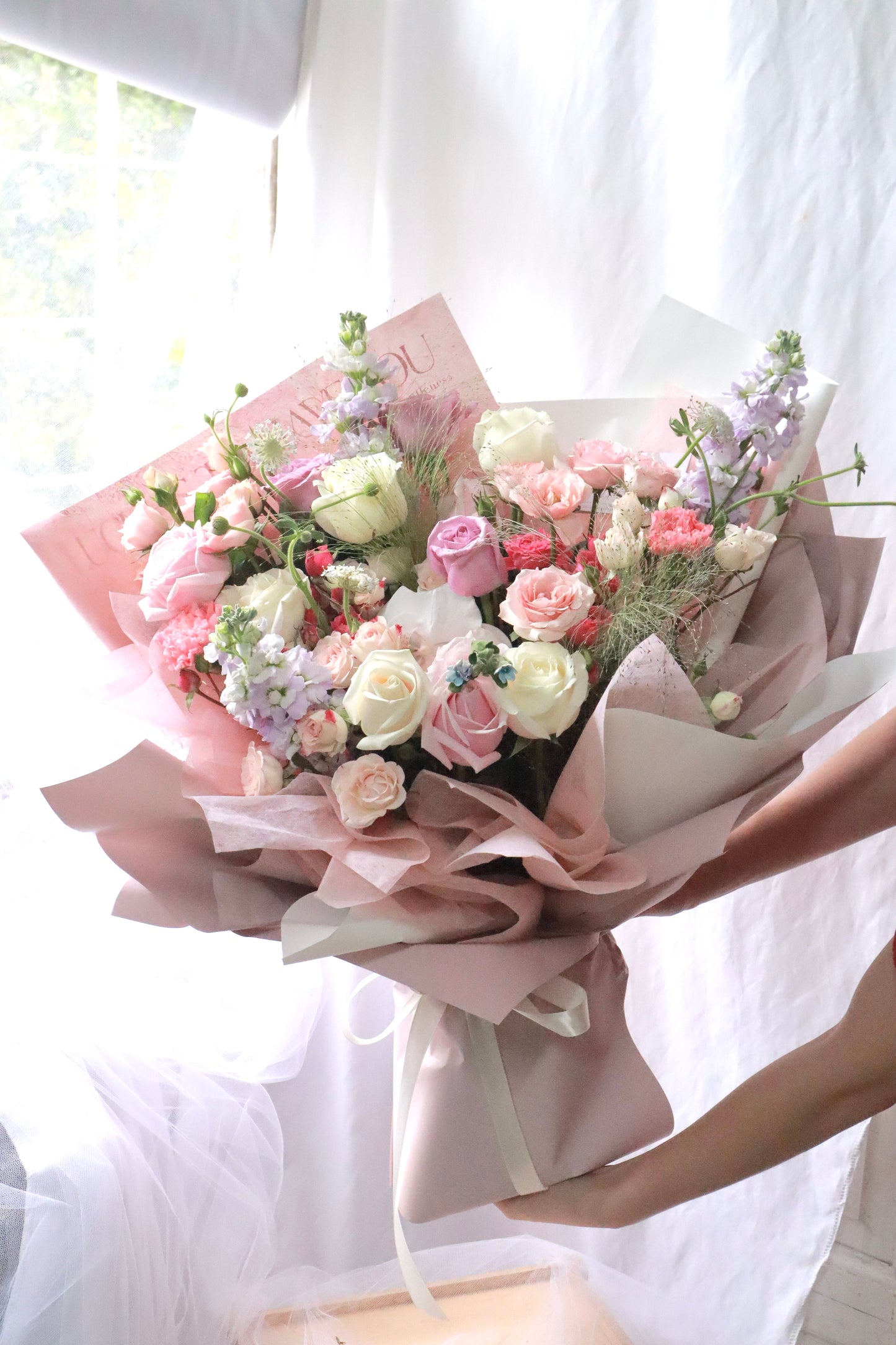 Ladyboss roses mixed flower Bouquets