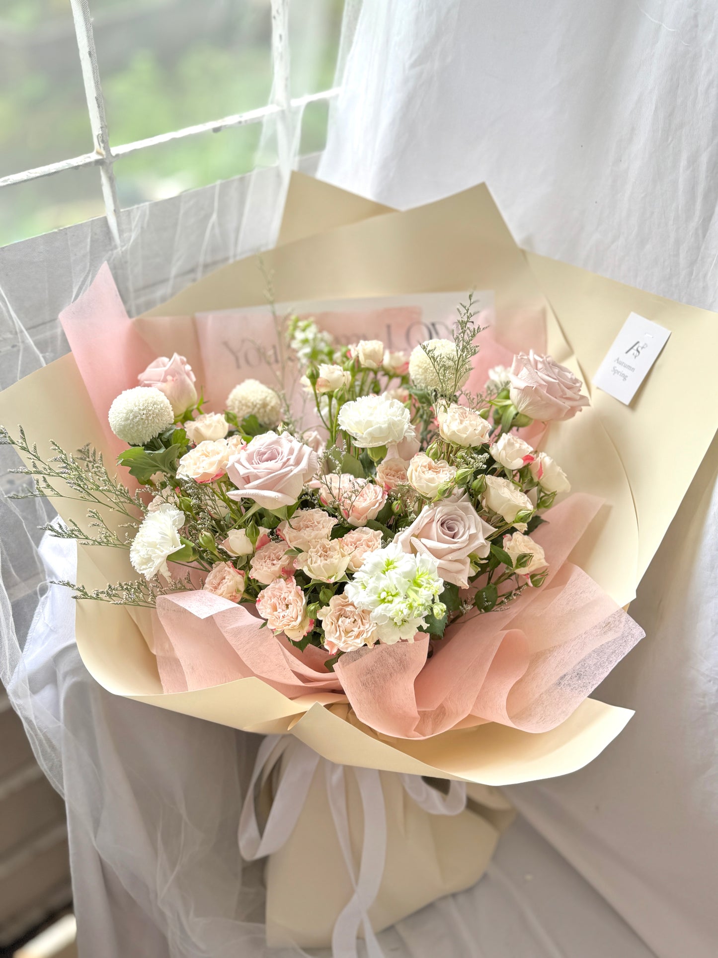 Beautiful Bliss Manta Rose Bouquet