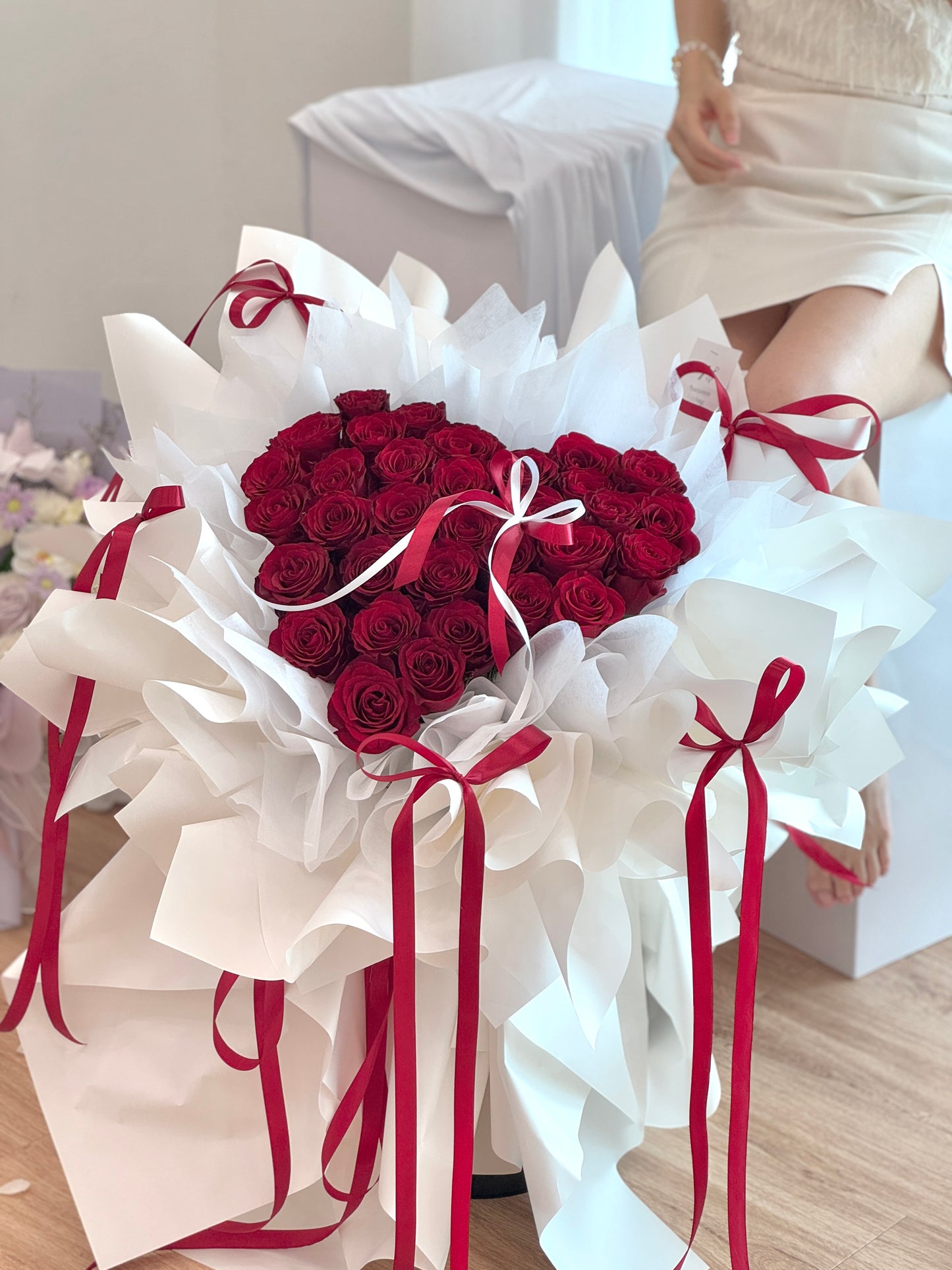 Burning Heart – 33 Red Roses