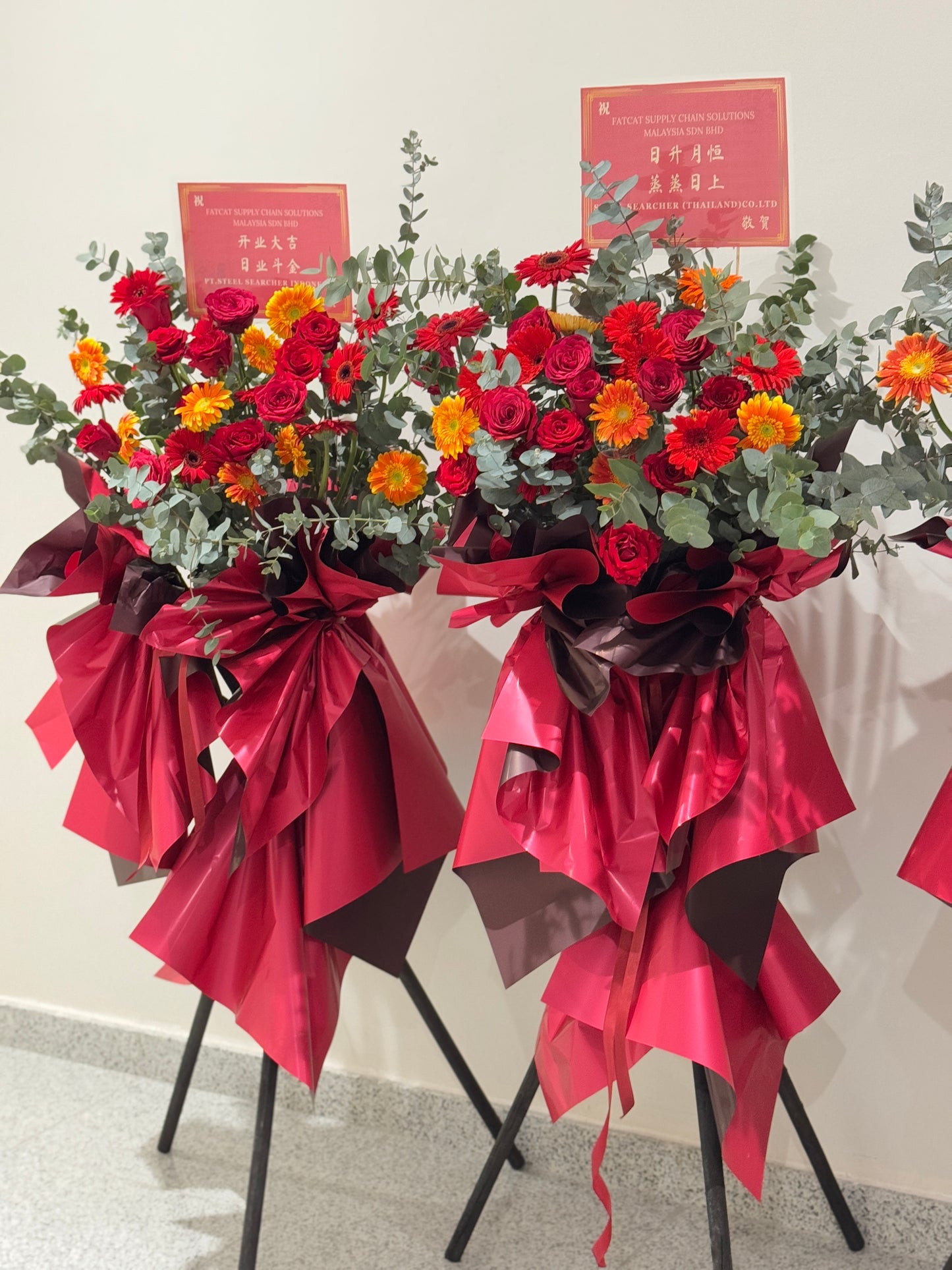 Jasmine Red and Orange theme Opening Flower Stand
