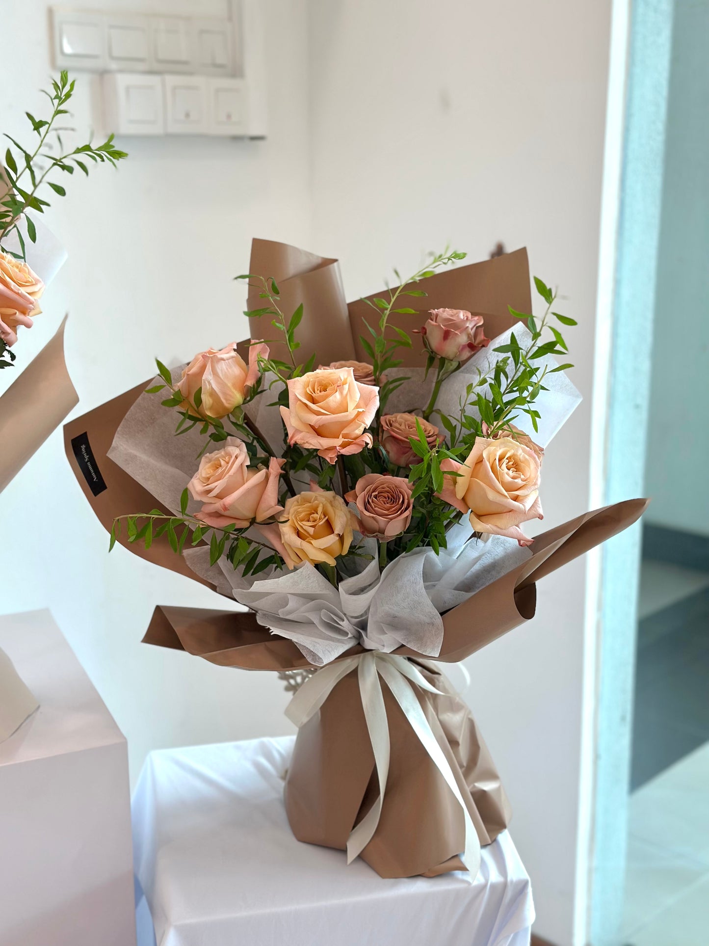 Coffee roses Elegant mixed cuppuccino Bouquet