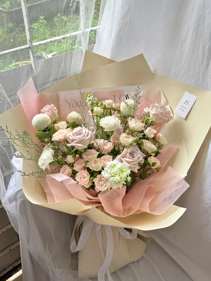 Beautiful Bliss Manta Rose Bouquet