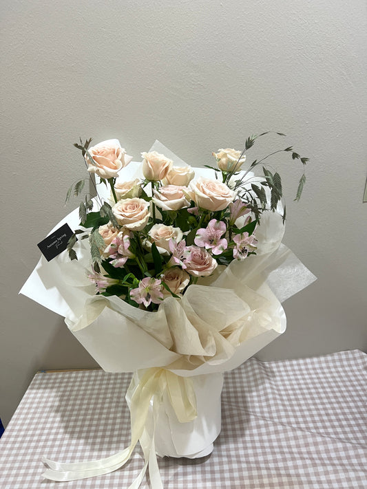 Evelyn Quicksand Roses Mixed Bouquet