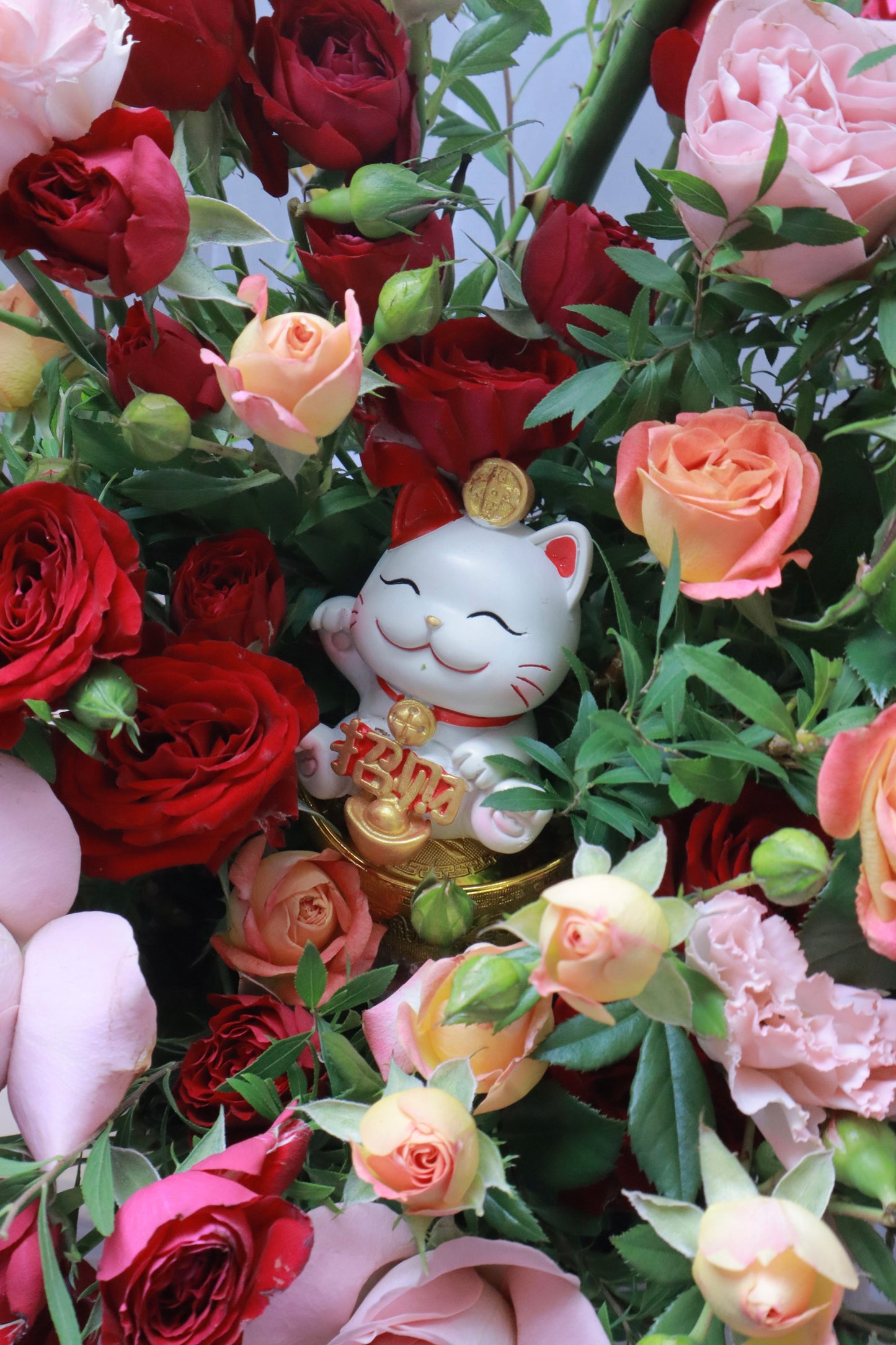 Rose Reverie Grand Opening Flower Box with Fortune Cat