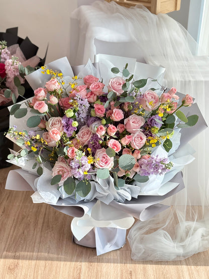 Fantasy XL size Mixed Flower Bouquet