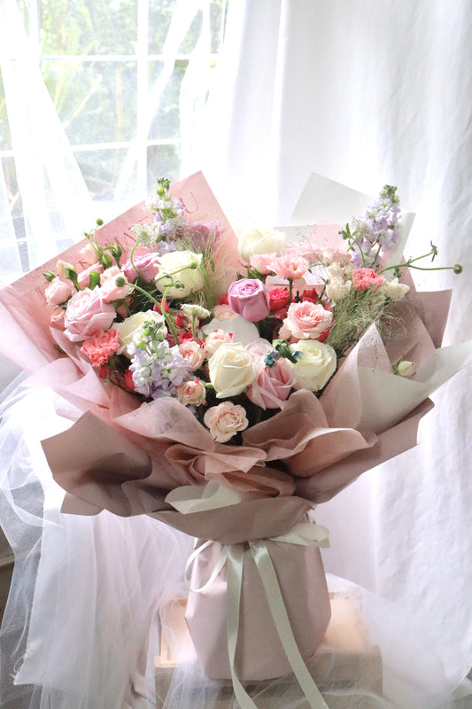 Ladyboss roses mixed flower Bouquets
