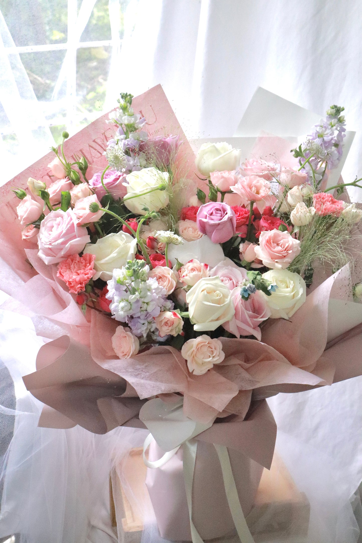 Ladyboss roses mixed flower Bouquets